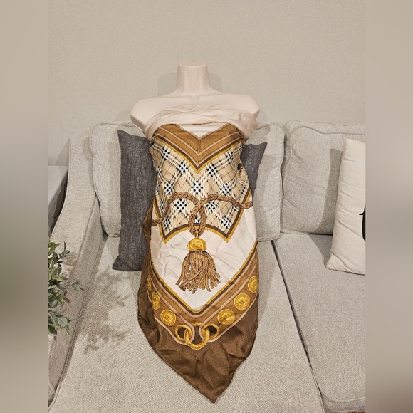 Brand New BURBERRY Silk Scarf Shawl - Picture 3 of 9